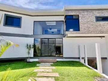 Casa Semi Amueblada de 3 Habitaciones con alberca y jardin con vigilancia