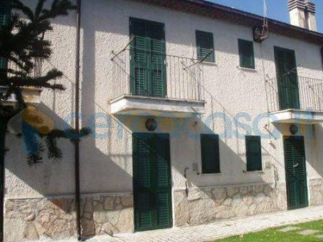 Casa semi indipendente in ottime condizioni in affitto a Santa Maria Del Molise