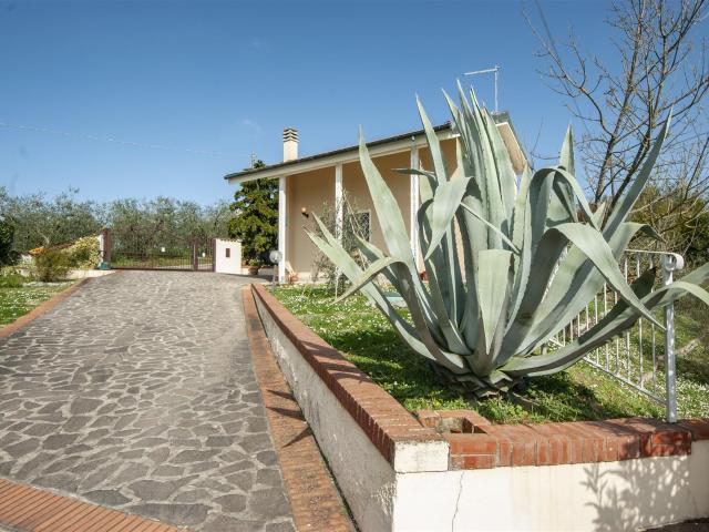 Casa semi indipendente in una posizione di campagna 200m² Santa Maria a Monte