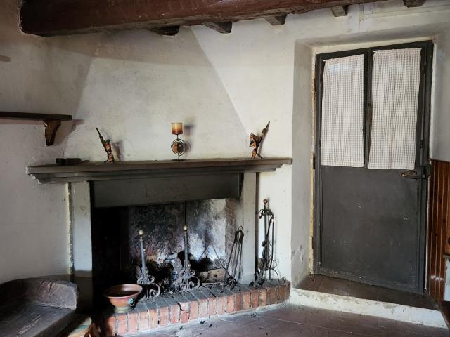 CASA SEMI INDIPENDENTE in VENDITA a AREZZO PALAZZO DEL PERO di 10 vani