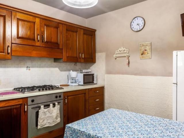CASA SEMI INDIPENDENTE in VENDITA a CAMAIORE Pontemazzori di 9 vani