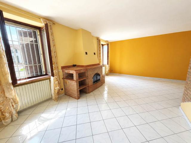 CASA SEMI INDIPENDENTE in VENDITA a CADEO di 4 vani