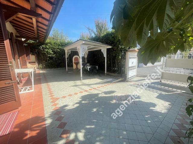 CASA SEMI INDIPENDENTE in VENDITA a FORTE DEI MARMI Forte dei Marmi di 4 vani