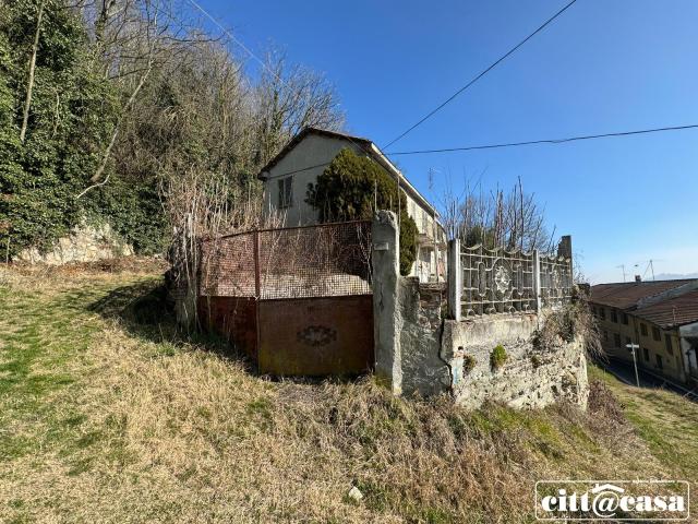 CASA SEMI INDIPENDENTE in VENDITA a LAURIANO Lauriano di 9 vani