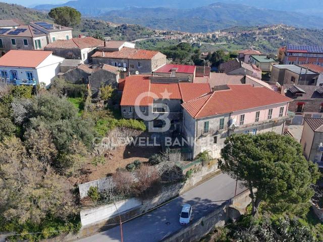 Casa semi indipendente in vendita a Lustra