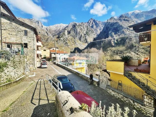 Casa semi indipendente in vendita a Massa