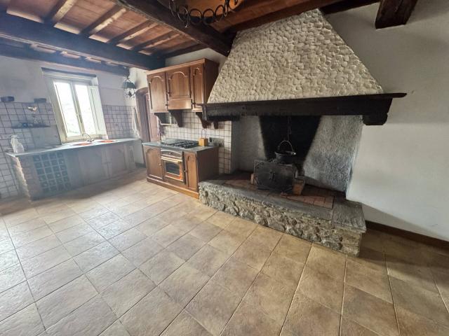 Casa semi indipendente in vendita a Montevarchi, Ventena