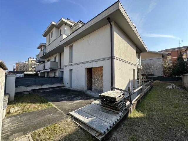 CASA SEMI INDIPENDENTE in VENDITA a PIACENZA CLINICA PIACENZA di 4 vani