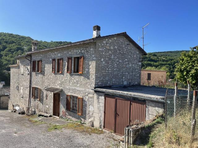 Casa semi indipendente in vendita a Sellano, Ceseggi