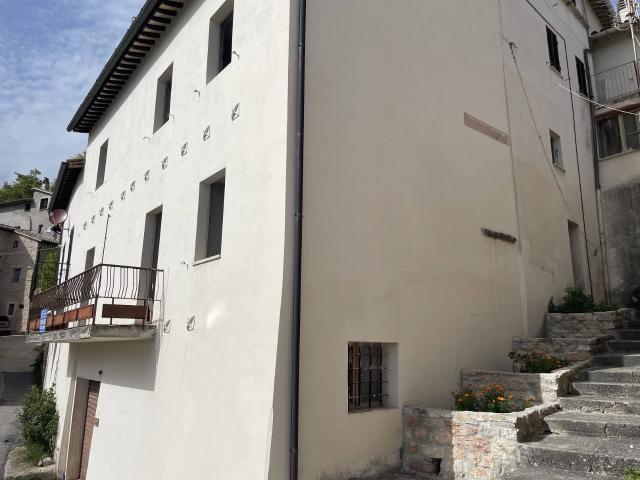 Casa semi indipendente in vendita a Sellano, Piaggia