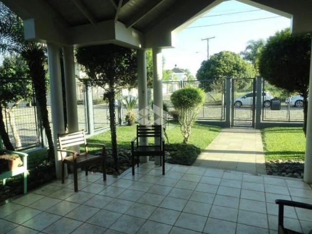Casa semi mobiliada no Santo Antão, com 03 quartos/dormitórios e 03 banheiros sendo 02 suítes