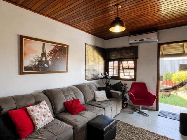 Casa semi mobiliada com 3 dormitórios e 1 suíte em Estância Velha!
