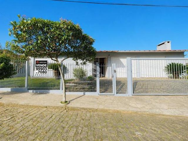 Casa Semi mobiliada com Ambientes Funcionais e Excelente pátio à venda no bairro Dos Estados em Estr