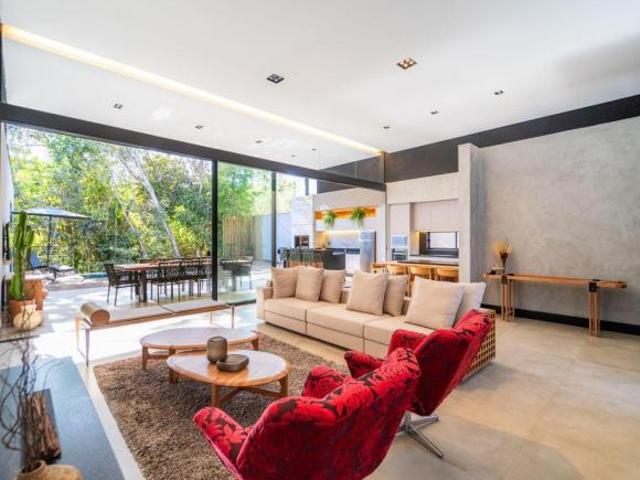Casa semi mobiliada 4 suítes no Condominio Santa Mônica