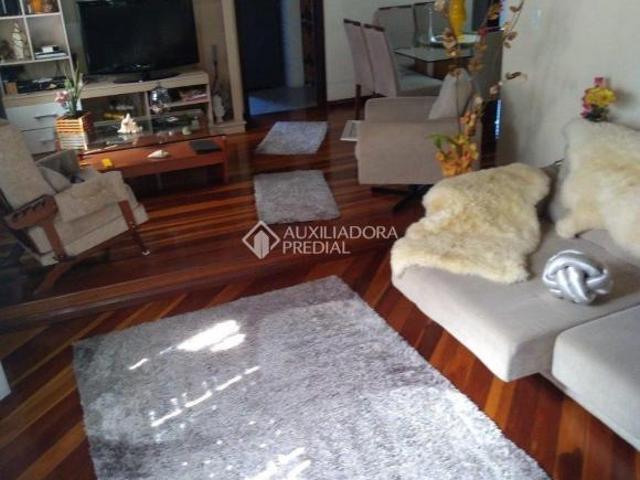 Casa semi mobiliada.