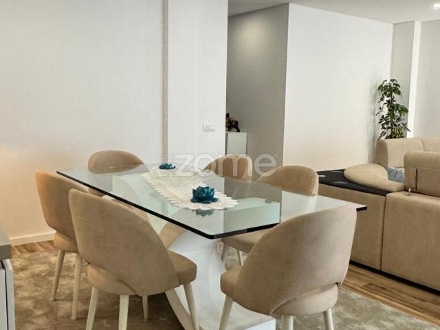 Casa semi nova T4 com terraço jardim em Cacia, Aveiro