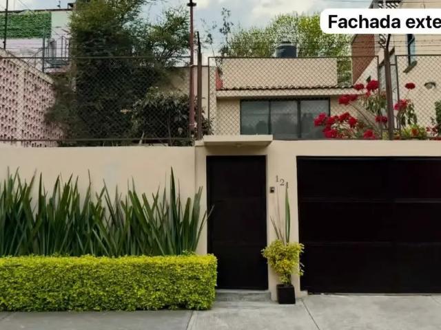 CASA SEMIAMUEBLADA EN RENTA