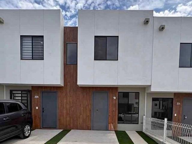 Casa Semiamueblada en Renta en Estanza Residencial