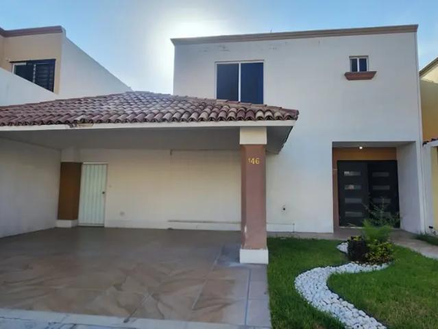 Casa semiamueblada en renta en Privadas de Santiago