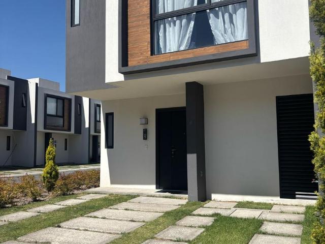 Casa semiamueblada en ?urea