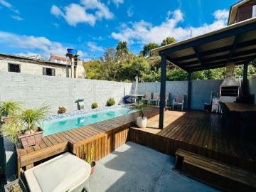 Casa semimobiliada com piscina