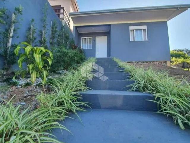 Casa semimobiliada com piscina
