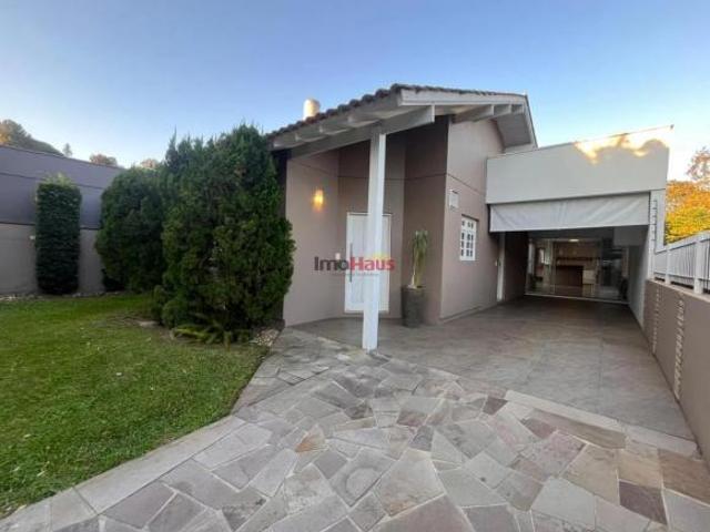 Casa semimobiliada com piscina em Taquara