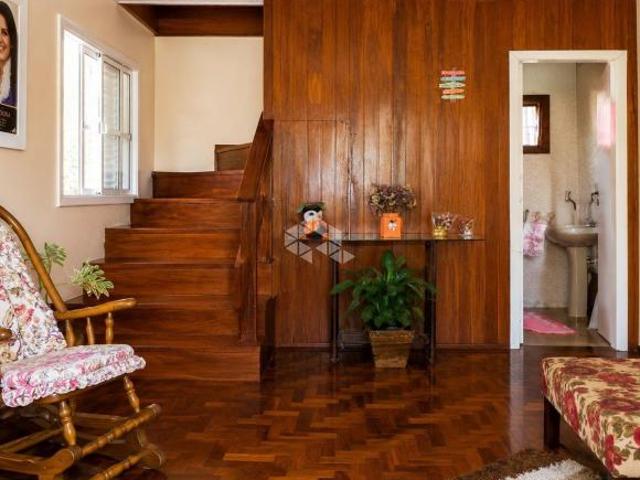 Casa Semimobiliada, com 03 Dormitórios no Bairro Mais Completo da Cidade!