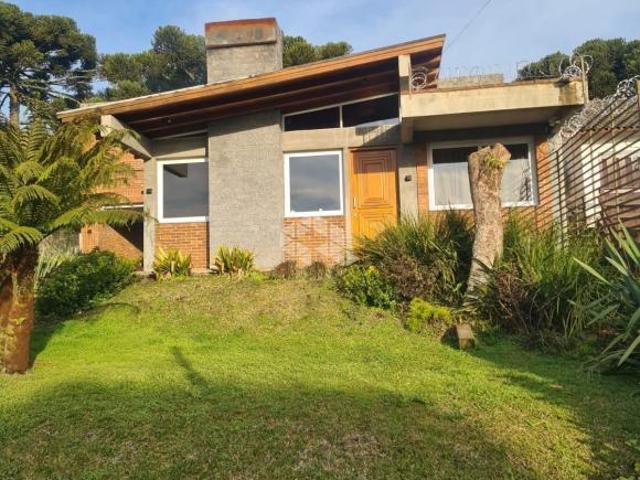 Casa semimobiliada com 232,30 m2 no centro de São Francisco de Paula RS