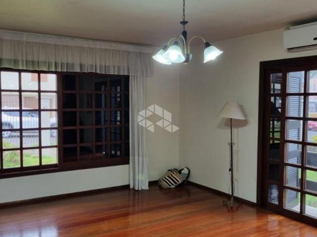 Casa semimobiliada de 4 dormitórios no centro de São Francisco de Paula