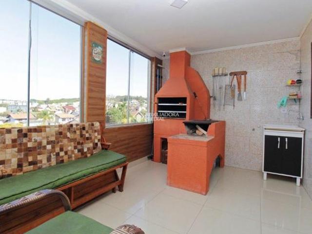 Casa semimobiliada, quartos, sendo 2 suítes no Bairro Cavalhada