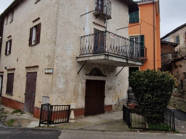 Casa Semindipendente in vendita a Cairo Montenotte, Rocchetta