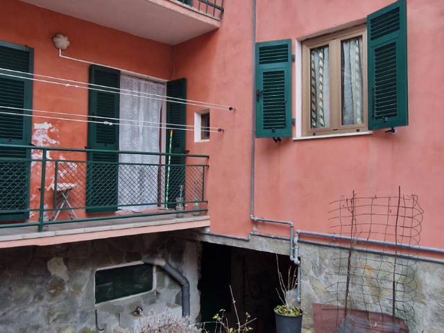 Casa Semindipendente in vendita a Cairo Montenotte, Rocchetta
