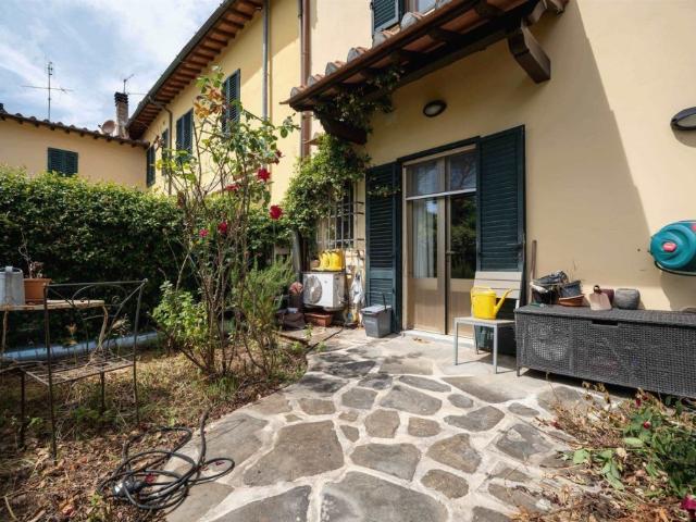 Casa semindipendente in vendita a Campi Bisenzio via del Castellaccio, San Piero A Ponti