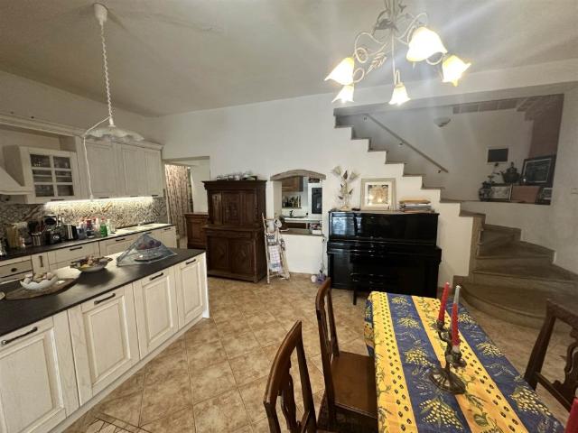 Casa semindipendente in vendita a Campiglia Marittima