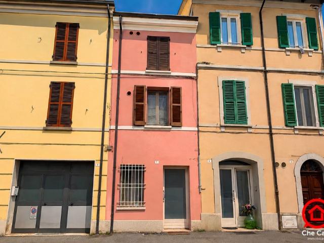 Casa semindipendente in vendita a Cesena, Centro città