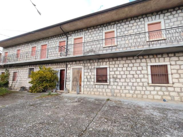 Casa semindipendente in vendita a Cusano Mutri