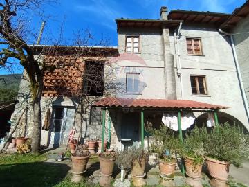 Casa Semindipendente in vendita a Borgo a Mozzano, Valdottavo