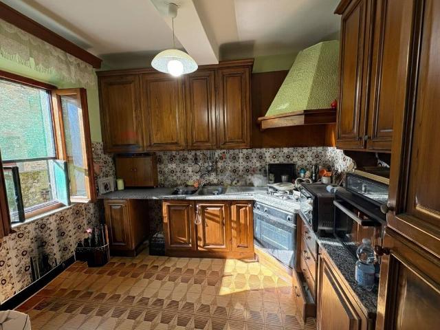 Casa Semindipendente in vendita a Bagni di Lucca, Palleggio