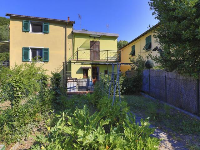 Casa semindipendente in vendita a Genova via Villa, 17, Bavari