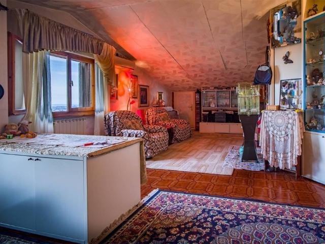 Casa semindipendente in vendita a Livorno, Montenero