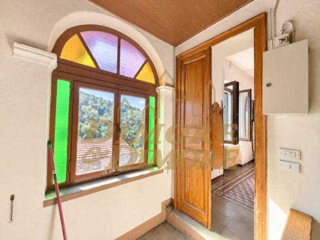 Casa semindipendente in vendita a Luino via Metaldi, 16, Colmegna