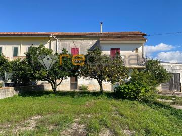 Casa semindipendente in vendita a Montecorvino Rovella, Macchia