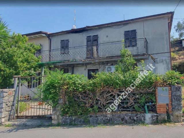 Casa semindipendente in vendita a Massa