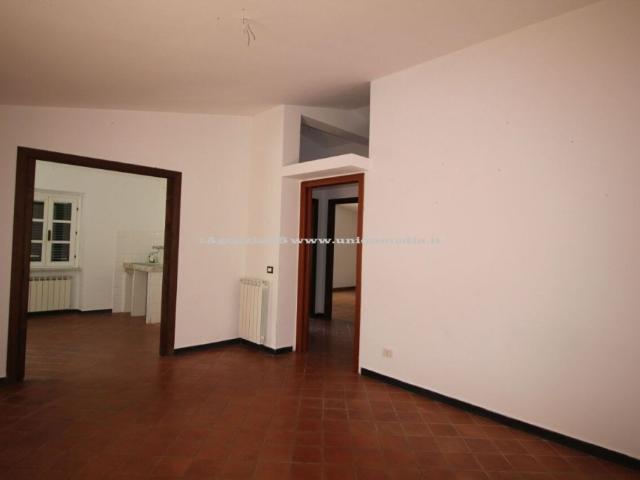 Casa semindipendente in vendita a Sarzana