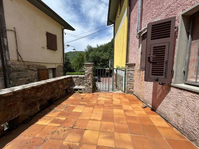 Casa semindipendente in vendita a Podenzana, Montedivalli