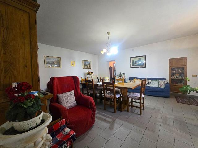 Casa semindipendente in vendita a Porcari via romana est