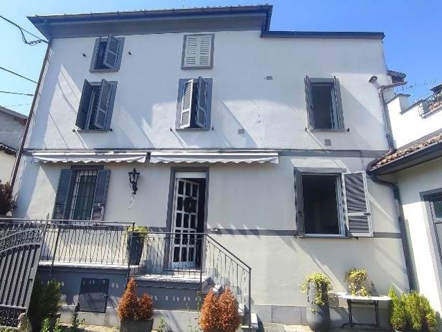 Casa semindipendente in vendita a Rovescala