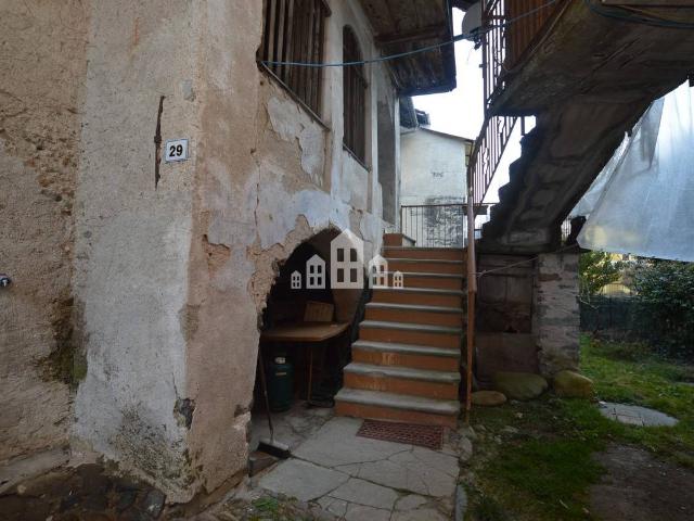 Casa semindipendente in vendita a Valchiusa, Trausella