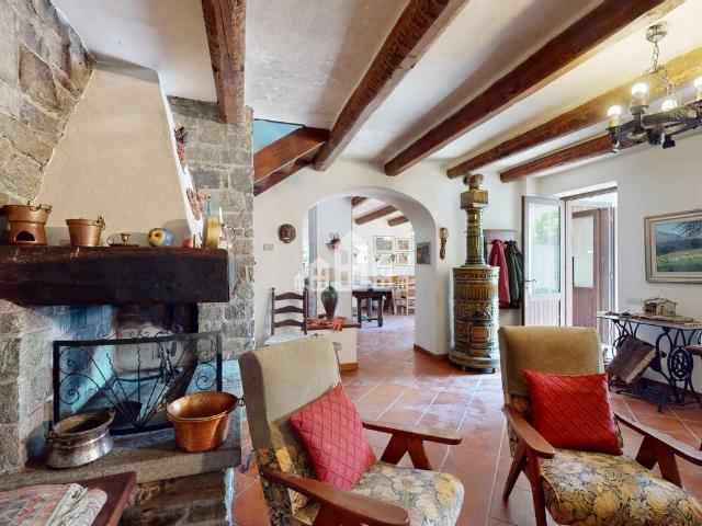 Casa semindipendente in vendita a Valchiusa, Trausella